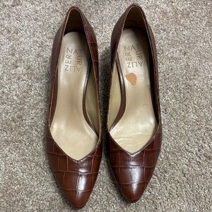 Naturalizer Brown Croc-Embossed Pointed Toe Pumps